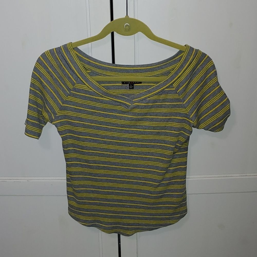 Poof! gray yellow striped ribbed tshirt Sz L NWOT